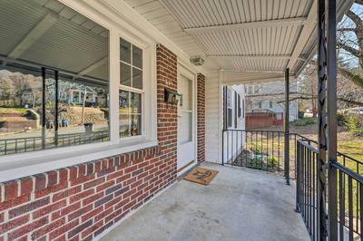 Mid-century Modern Cottage in Ardmore Area!