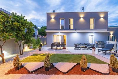 Luxury Villa Entrata-Five Bedroom Villa