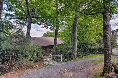 Cabin w/ Fireplace & Mountain Views: 5 Mi to Boone