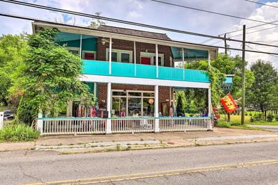 Lovely Hendersonville Retreat ~ 1 Mi to Downtown!