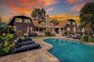 Chateau Syrah by Avantstay Picturesque Estate w/ Pool, Table Tennis & Pool Table New Pickleball Court + Basketball Hoop