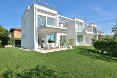 The White Apartment With Pool