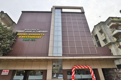 OYO 27633 Hotel Dan