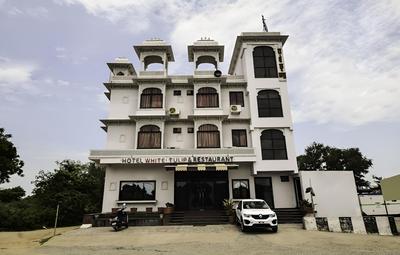 OYO 18262 Hotel White Tulip