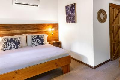 Makanas Beach Bungalows