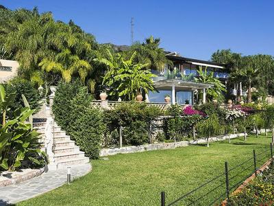 Exclusive Villa With Panoramic Swimming Pool and Hot Tub, Near the Sea