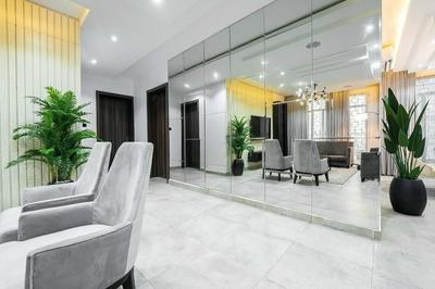 Vic & J Lounge and Hotel