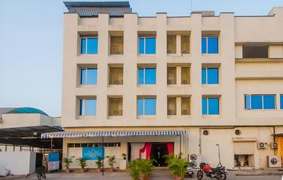 OYO 14699 Hotel Nakshatra Regency
