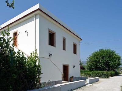 Detached Villa in an Excellent Location Near the Sea