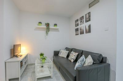 Divina in Sevilla With 1 Bedrooms and 1 Bathrooms