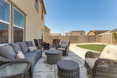 Spacious Roseville Home w/ Patio - Near Golf!