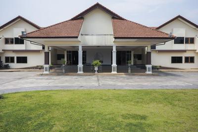 OYO 859 Golden Land Hotel