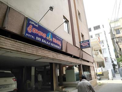Iroomz Sri Balaji Residency