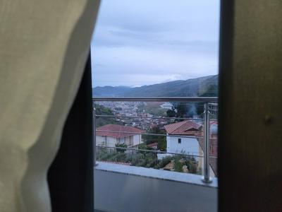 Te Gjyshi (at Grandfather)