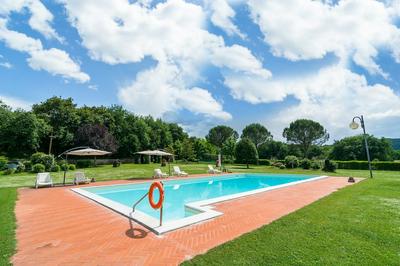 Bucine Hideaway With Pool