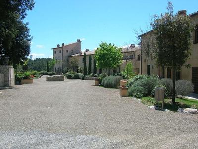 Cosy Apartment With Swimming Pool and Garden Close to Volterra and S Gimignano