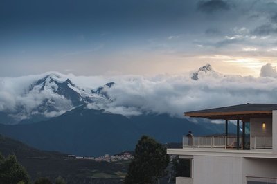 LOSTVILLA Deqin Meri Snow Mountain