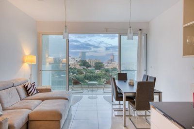 Valley Sea Views With Furnished BBQ Balcony