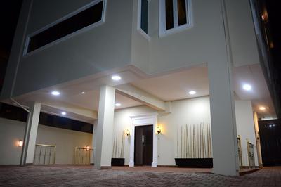 Rightgate Hotel & Suites