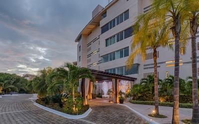 Aak-Bal All Suite Resort