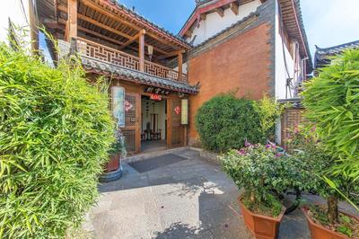 Lijiang Langyun Inn