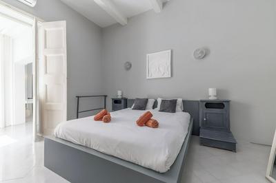 Spacious & Luxury 3BR Central Apartment