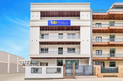 Fabhotel Expo Centre Inn