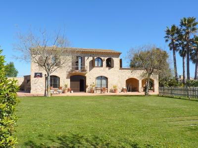 Large Farmhouse with Private Pool & Large Garden near Beach