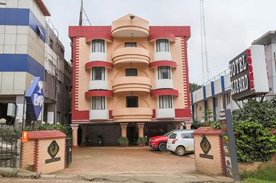 OYO 48910 Hotel Blue Bird