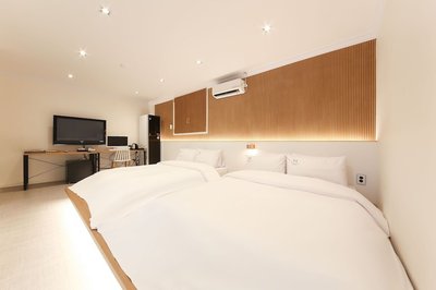 Gwangju W Lounge Hotel