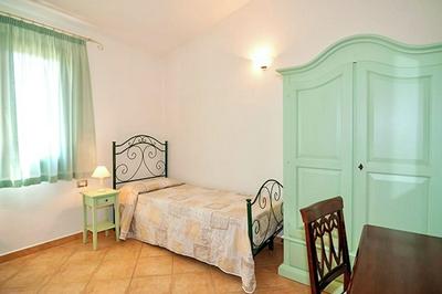 Residence with swimming pool near Budoni