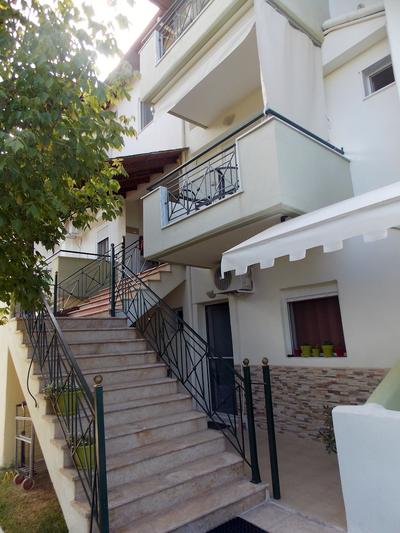 Nikos Apartments