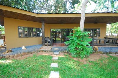 Melina's Beach Front Bungalow