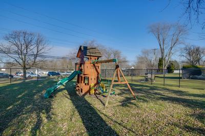 Country Club Hills Home: Walk to Rec Center!