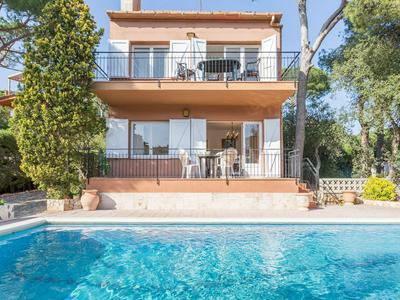 Apartment near Sea with Shared Swimming Pool in Costa Brava