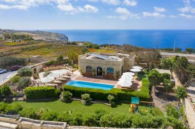Villa Munqar 3 Bedroom Villa With Private Pool