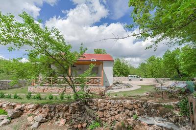 House Mali Dvori