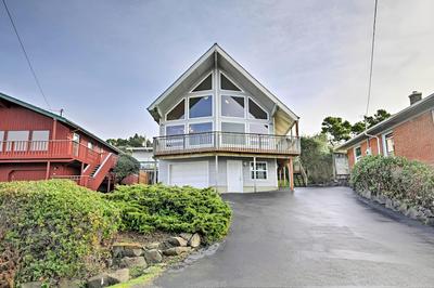 Logan Road Lookout, Lincoln City Home w/ Game Room