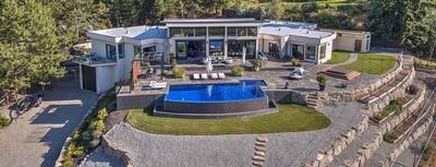 Lakeview Luxury Home in Vineyard w Infinity Pool hot tub