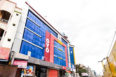OYO Flagship 41595 Gayatri Grand