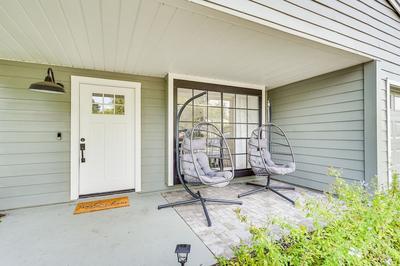 BBQ Ready Retreat w/ Pool Access in Palm Harbor