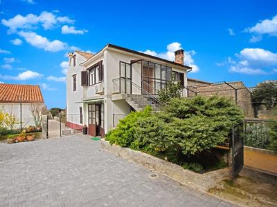 Apartment 1582