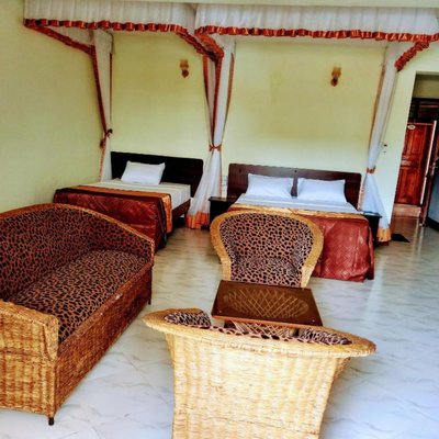 CaliTwapa Hotel & Restaurant