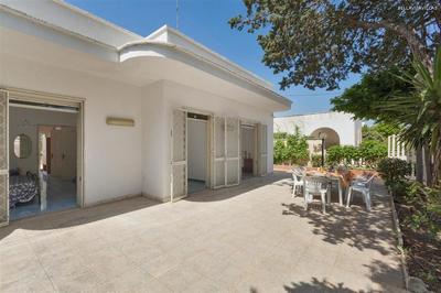 1557 Villa Marita in Torre Lapillo
