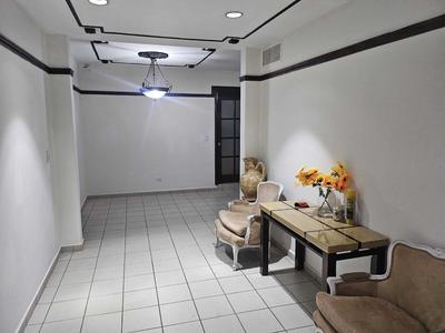 hermosa habitación con piscina