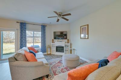 6 Mi to PNC Music Pavilion: Concord Townhome