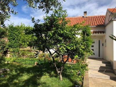 Schöne Ferienwohnung mit Terrasse, Roses