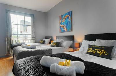 The Berwyn - Berwyn House - Central Wrexham - Sleeps Up to 7