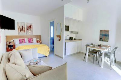 Vatican Loft with Balcony -Home and More