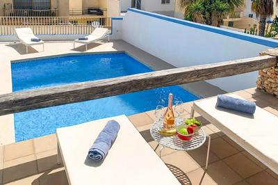 Merill Pool and Sea, Penthouse Apart 7